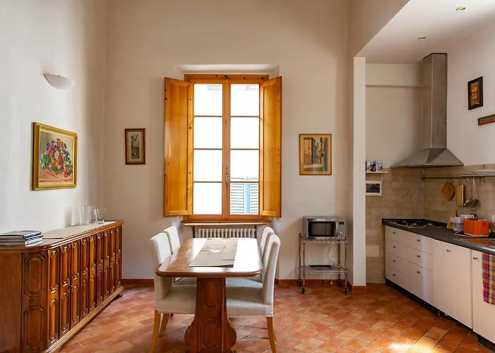 Lovely One Bedroom Nearby Ponte Vecchio